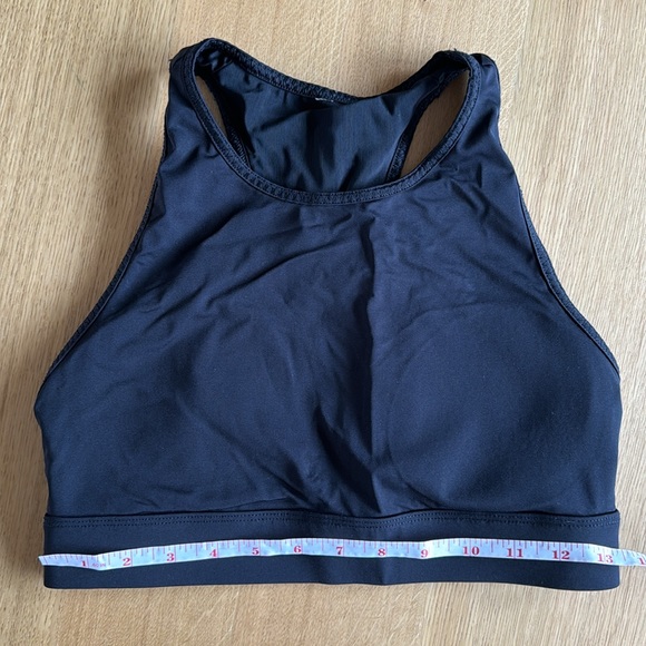 High neck Fabletics Sports Bra - Picture 3 of 3